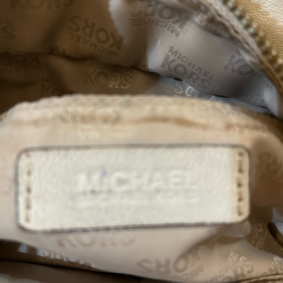 Retired Michael Kors Kingsbury Tan and Cream Shoulder Bag - Picture 12 of 16